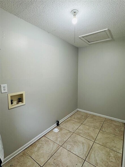 Building Photo - 1619 Yancey Ave