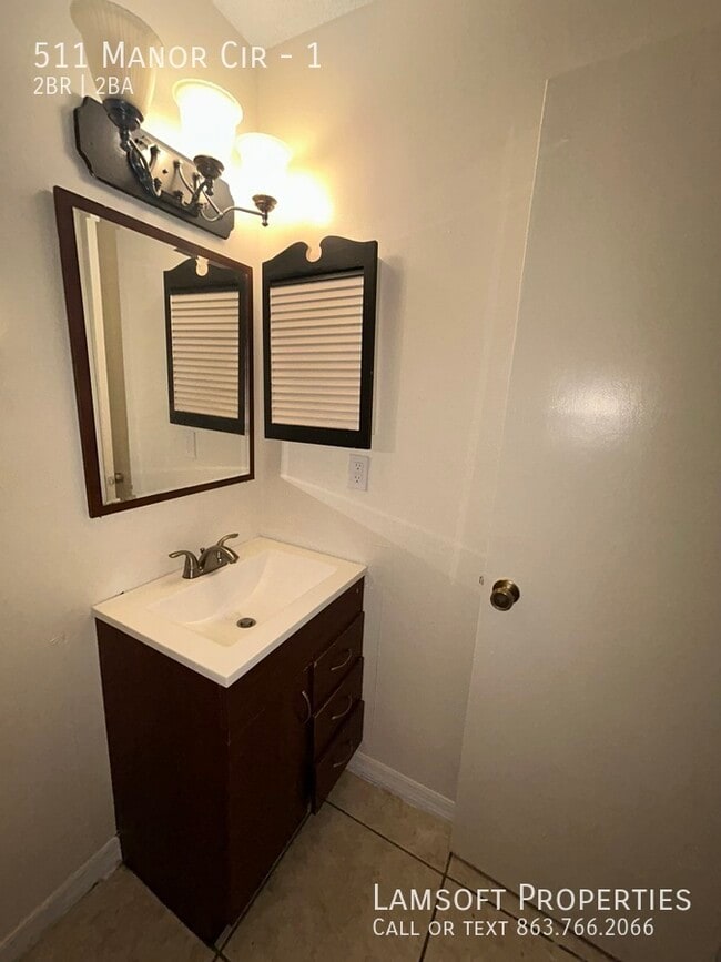 Building Photo - 511 Manor Cir