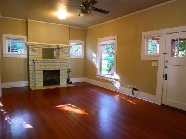 Building Photo - Downtown living on Main Street in beautiful, historic Elgin!