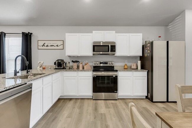 Building Photo - 460 Staghorn Dr