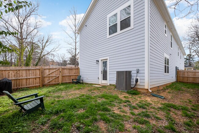 Building Photo - 2703 Wells St