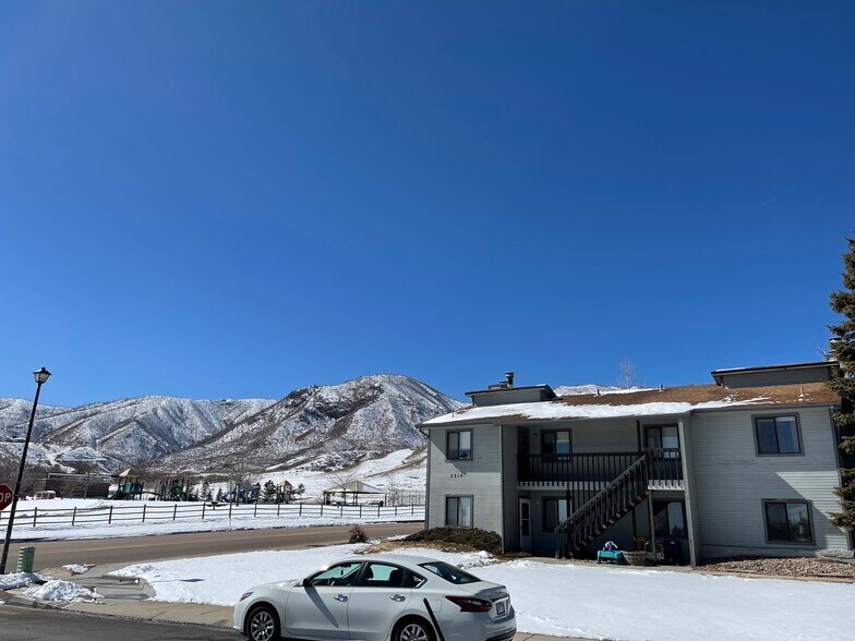 Building Photo - 2210 Split Rock Dr