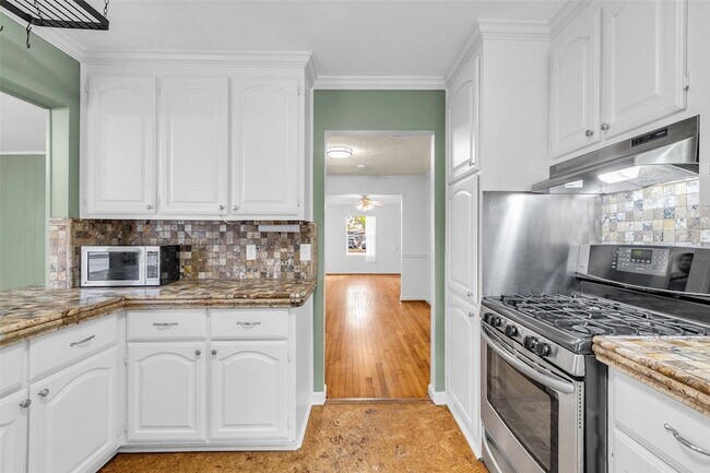 Building Photo - 4303 Piney Woods Dr