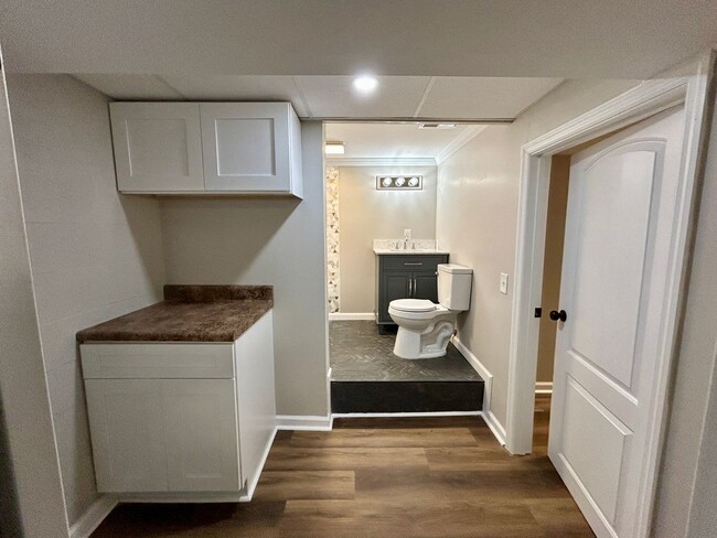 Building Photo - 5th- 308