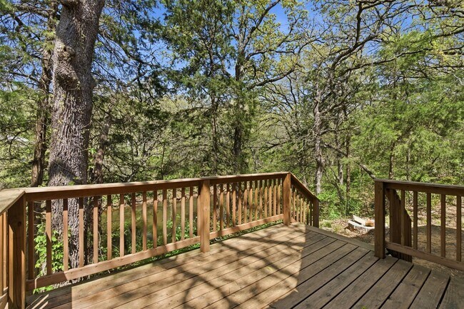 Building Photo - 105 Lazy Ike Ln