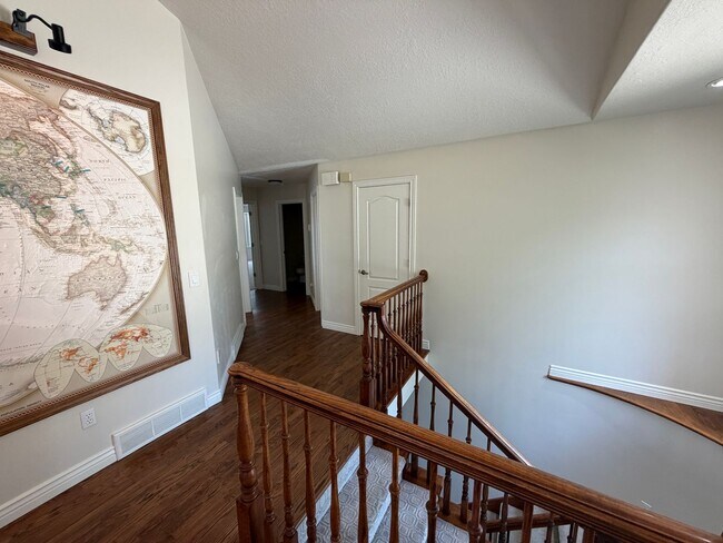 Building Photo - Spacious 4 Bed, 5 Bath Home with 3-Car Garage in Layton!