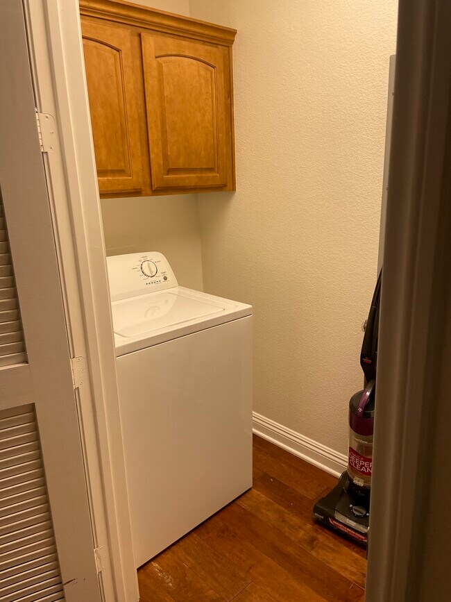 Unit Laundry Room - 62 E Serene Ave