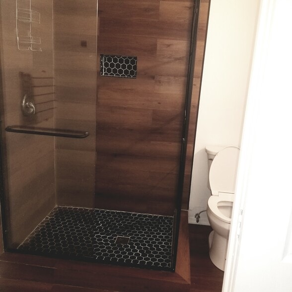 Shower - 1362 NW 195th Ave