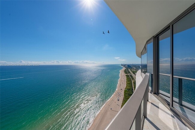 Building Photo - 15701 Collins Ave