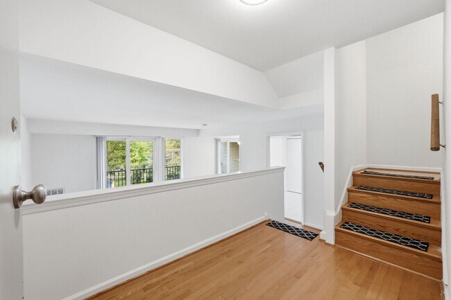 Building Photo - 5578 Burnside Dr