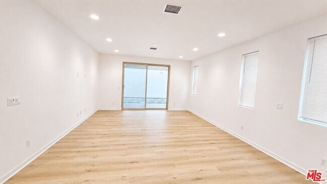 Building Photo - 6972 Calla Lily Dr