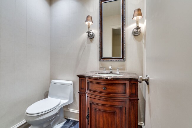 Building Photo - Charming Custom Duplex in Prestigious Pres...