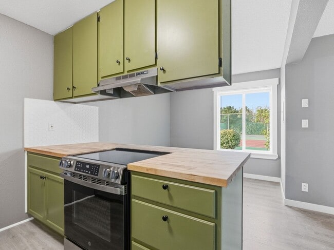 Building Photo - 336 NE Skipanon Dr