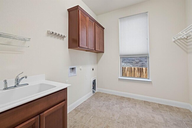 Building Photo - 15815 Axehandle Trl