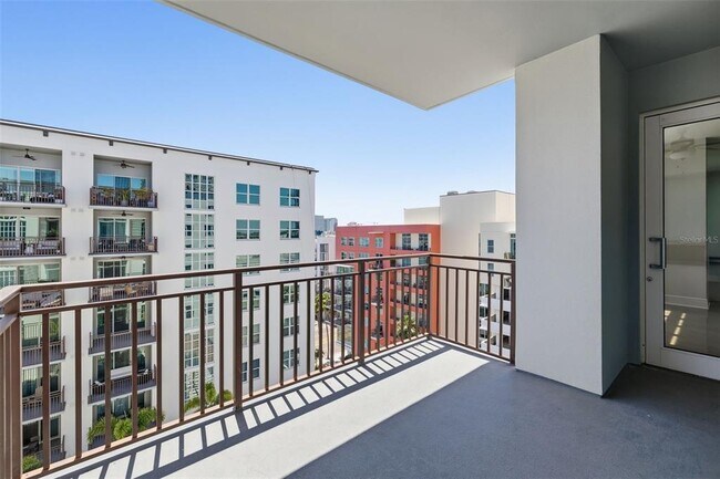 Building Photo - 1227 E Madison St