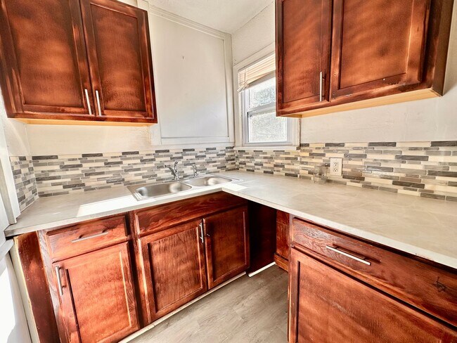 Building Photo - Three bedroom OKC Home - Move in Deposit-Free! (If Qualified)