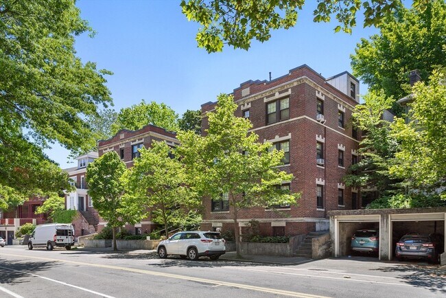 Building Photo - 590 Washington St