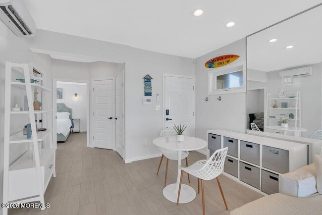 Building Photo - 903 Ocean Ave N