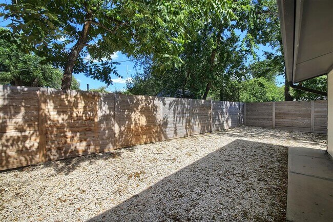 Building Photo - 2101 Benwick Cir