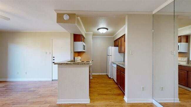 Building Photo - 904 University Oaks Blvd