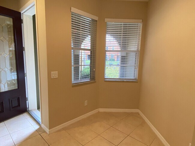 Building Photo - 208 Canterbury Bell Dr