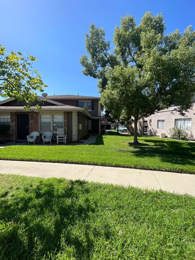 Building Photo - Beautiful Two Story Condo in Azusa