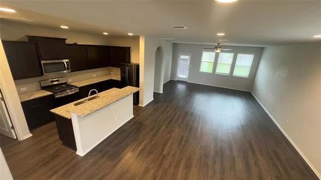 Building Photo - 129 Goldfinch Dr