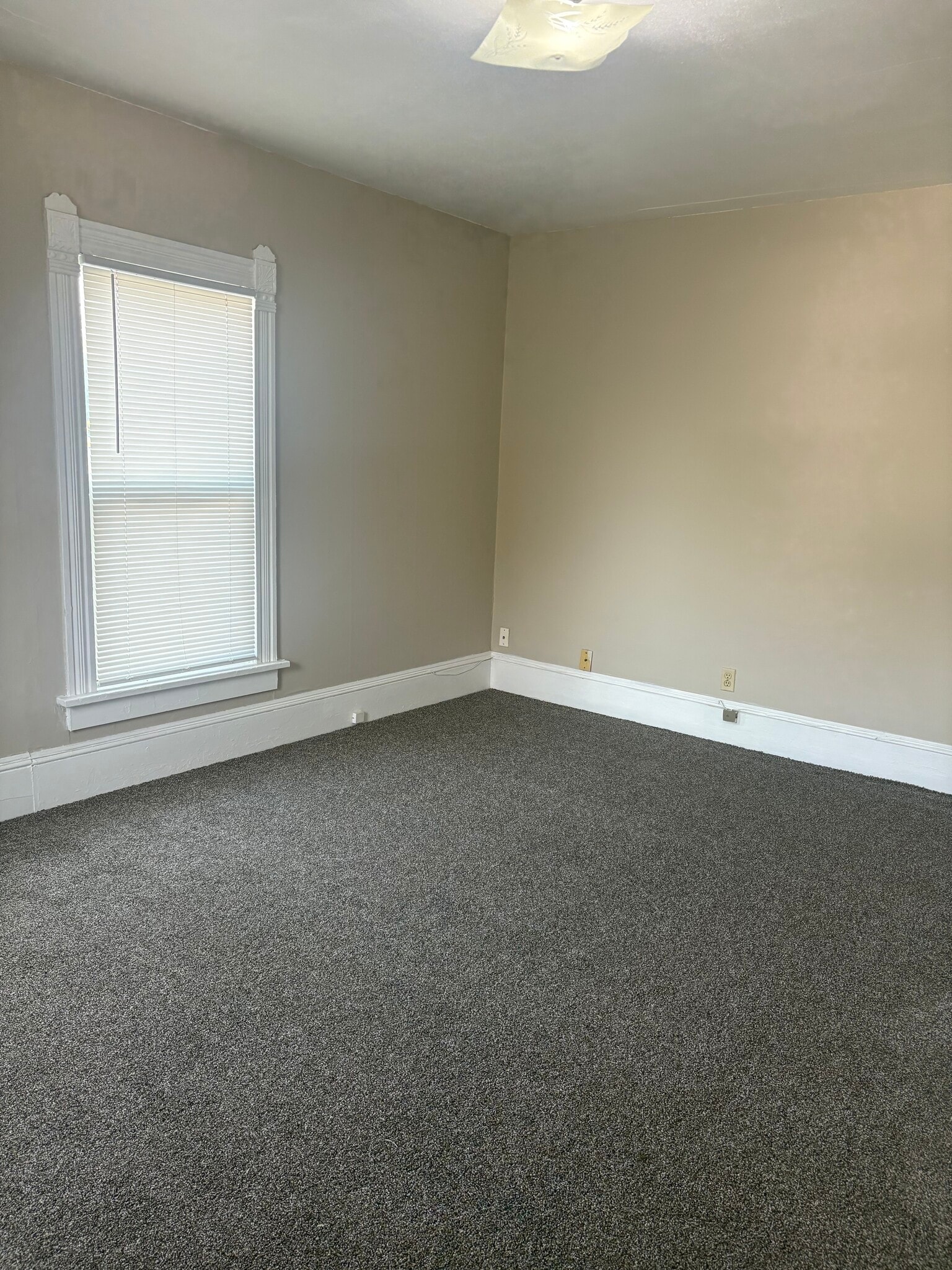 Building Photo - 612 Chestnut St