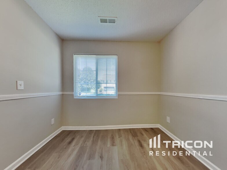 Building Photo - 5705 Waterpoint Dr