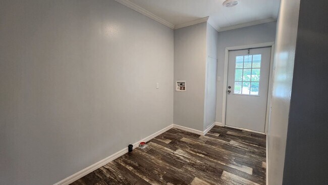 Building Photo - 3.2 Sylvan Grove