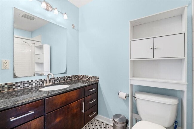 Building Photo - 2200 Dickson Dr