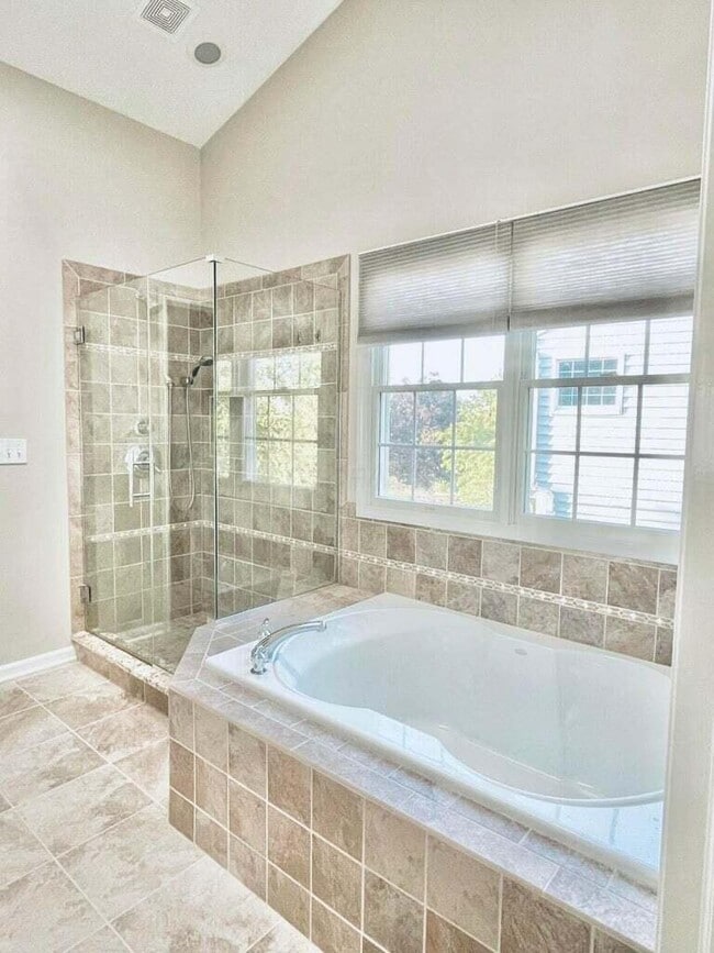 Building Photo - 7492 Fairfield Lakes Dr