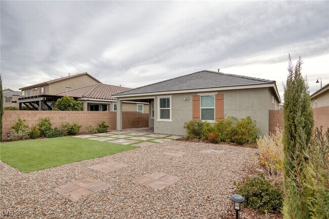 Building Photo - 2698 Frabiele St