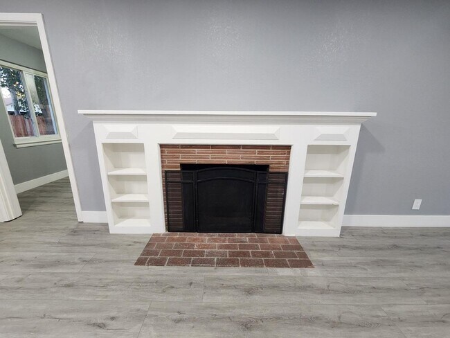 Building Photo - Charming 3-Bedroom Home for Rent in a Quie...