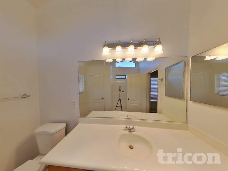 Building Photo - 2111 S 160th Ln