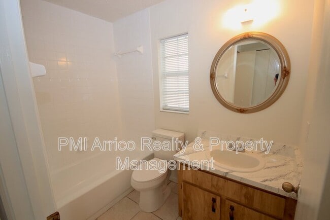 Building Photo - 3249 Bloomingdale Villas Ct