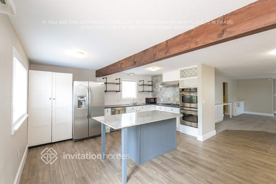 Building Photo - 285 N 10th Ave