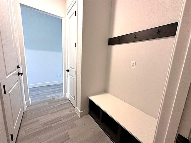 Building Photo - 12608 Stanford Dr