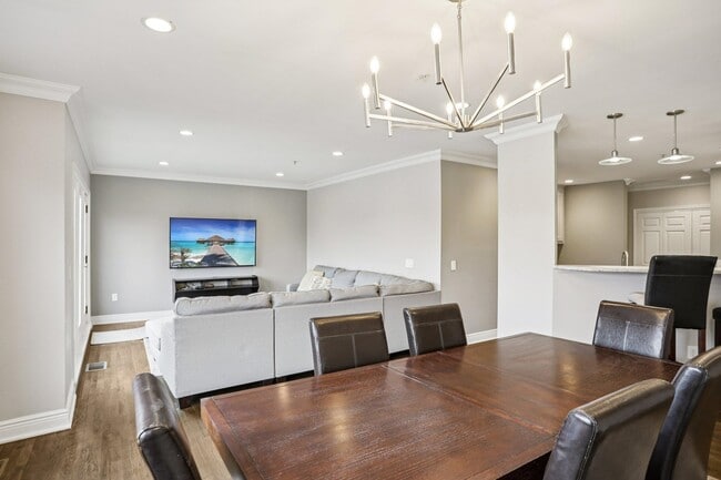 Building Photo - 343 The Promenade