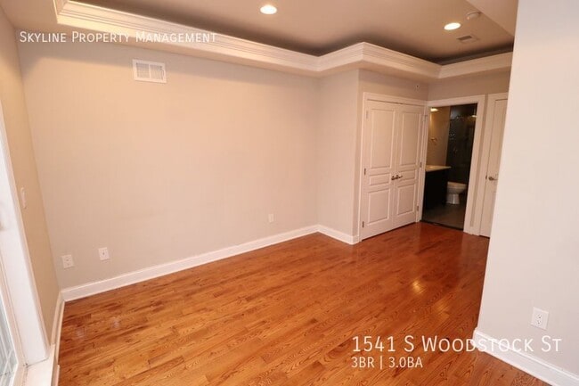 Building Photo - 1541 S Woodstock St