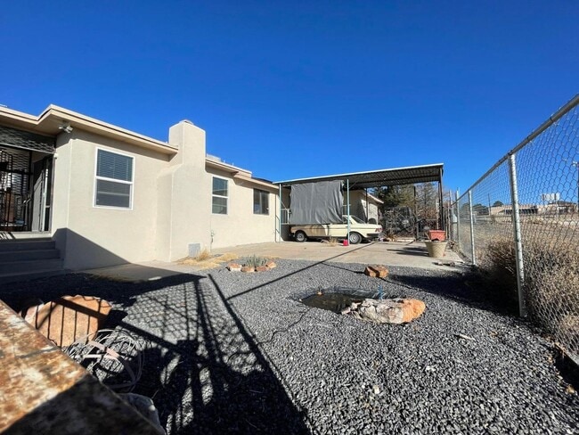 Building Photo - 1817 Cornell Dr SE