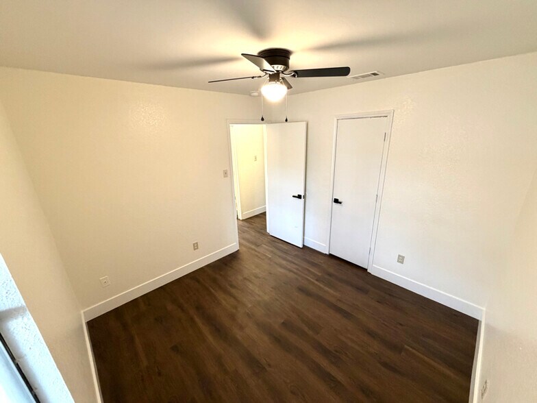 Building Photo - 800 Nicole Dr