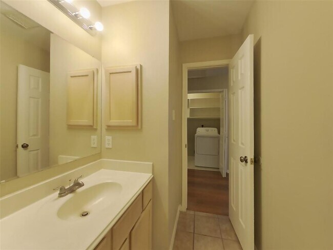 Building Photo - 7719 Trophy Pl Dr