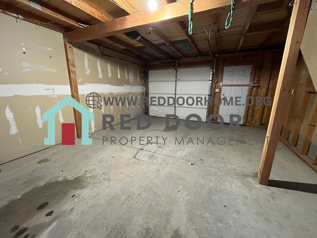 Building Photo - 3 bedroom Condo in ideal location