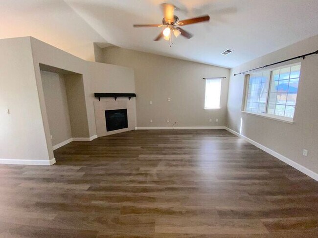 Building Photo - Sky Vista in Stead - Single Story Home with Fireplace and Mountain Views