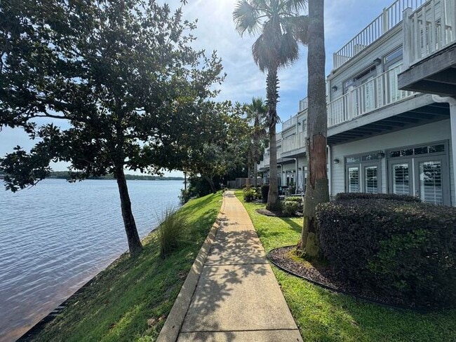 Building Photo - Navarre - Hidden Bay Village - 3 bedroom, 3 bathroom - Waterfront Townhome