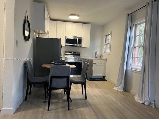 Building Photo - 421 75th St