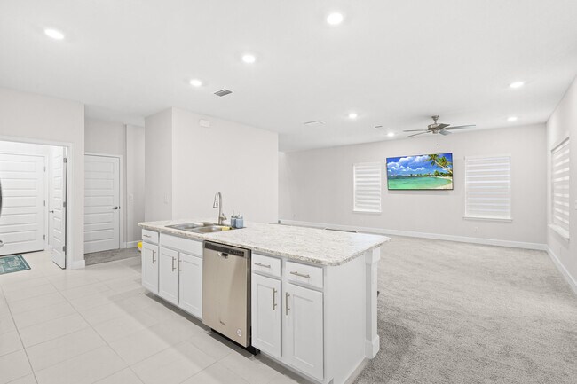 Building Photo - 692 NE Turtleback Trail