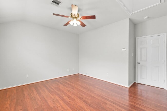 Building Photo - Stylish 2-Bed, 2-Bath Home with Unique Ups...