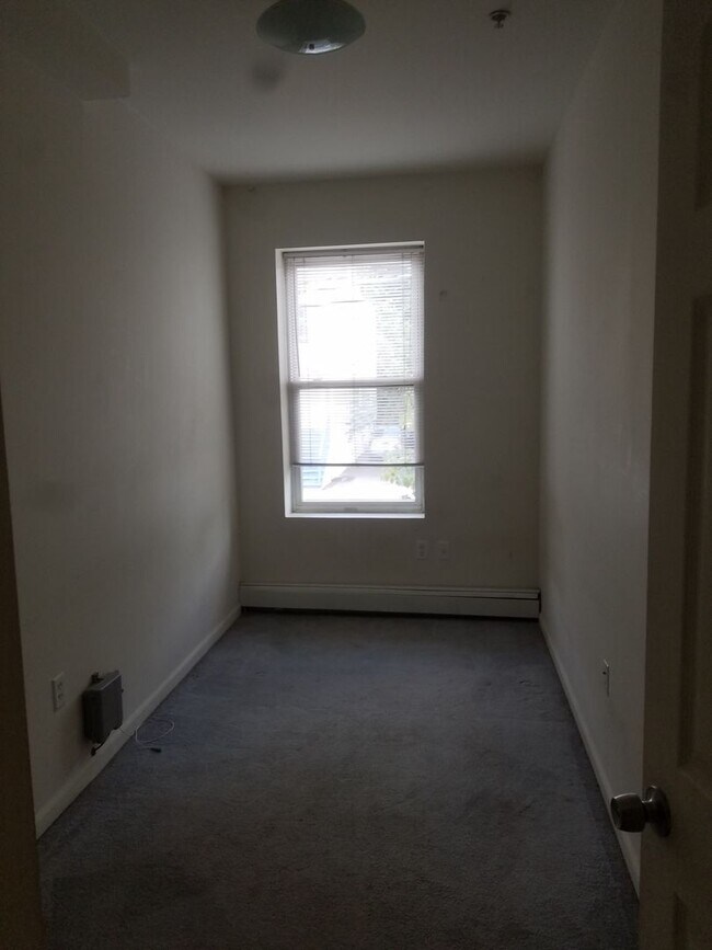 Building Photo - 168 Hamilton St